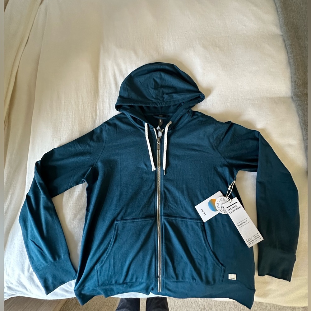 NEW WITH TAGS, WOMENS VUORI HOODIE LARGE